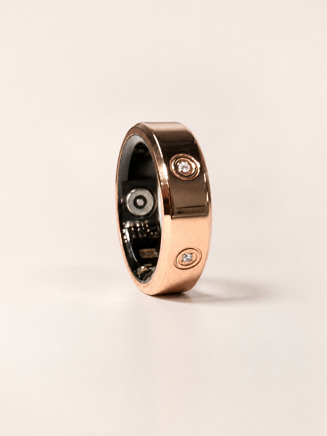 LuxenX ring, three-quarter view